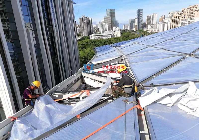 縱使烈日炎炎，腳步從未止歇！海南這個ETFE氣枕膜項目施工進度有最新消息